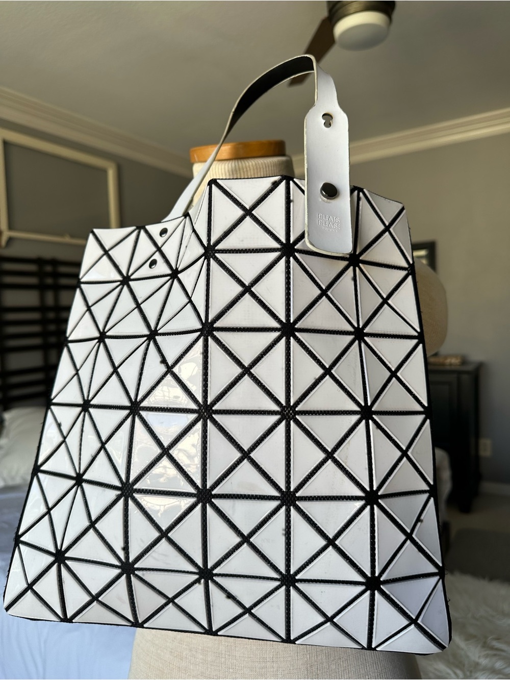 BAO BAO Issey Miyake white and black prism tote 13x13 adjustable handles - Picture 3 of 17